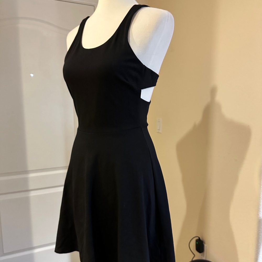 Elegant Black Sleeveless Keyhole Dress